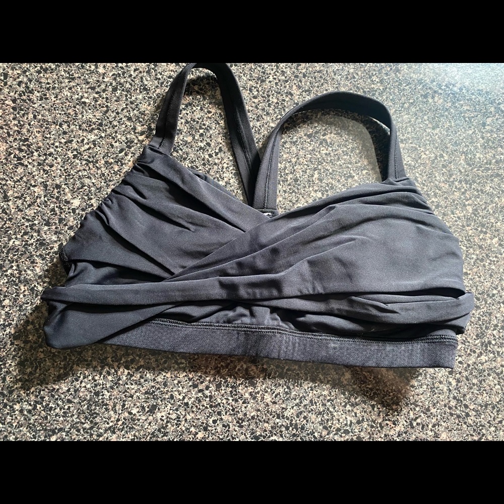 Lululemon front cross cross sports bra